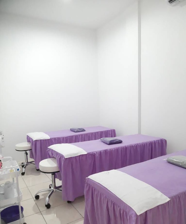 Ruang treatment Esha Shine Clinic